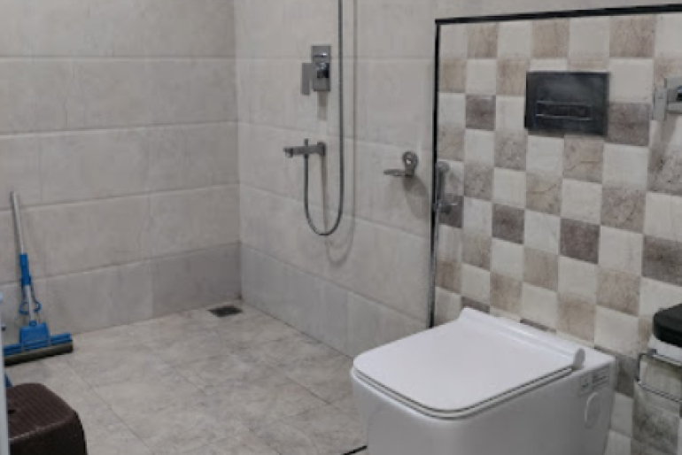 bathroom deep cleaning